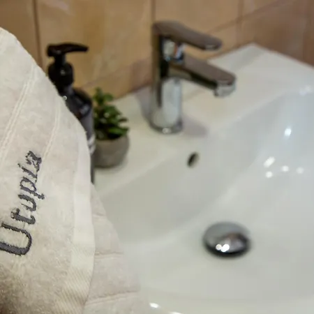 Utopia Néa Péramos